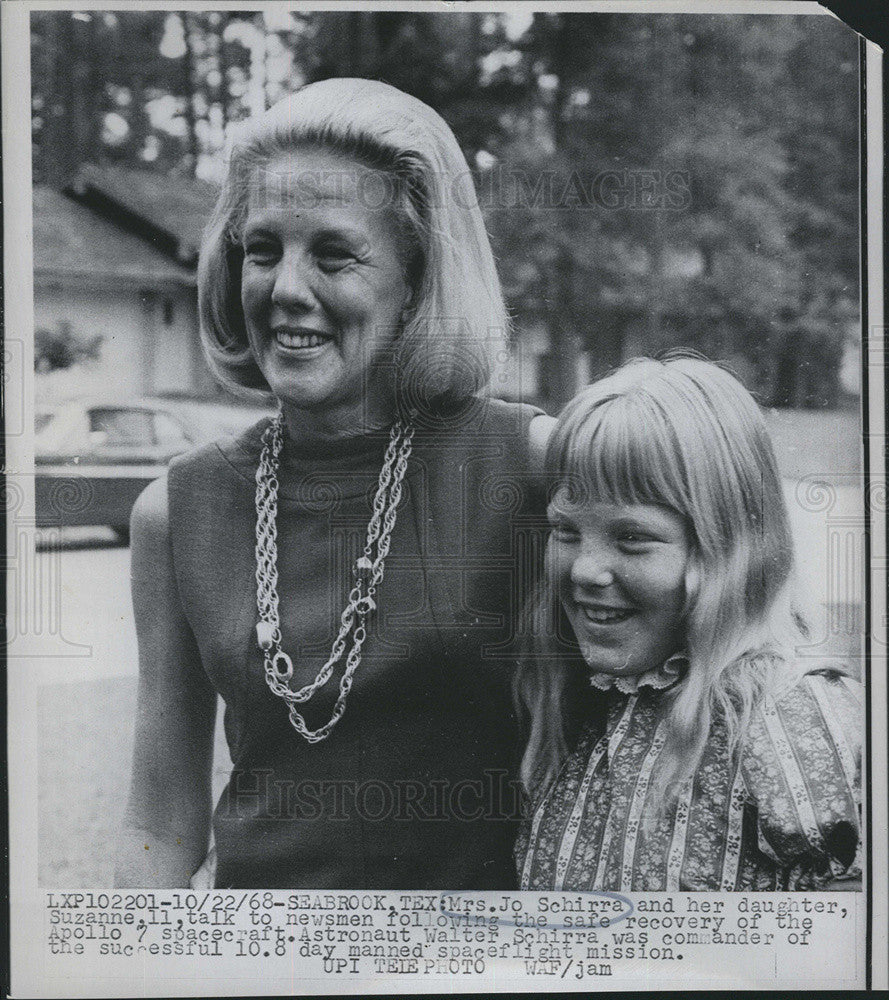 1968 Press Photo Mrs Jo Shirra &amp; daughter after husbands safe spaceflight - Historic Images