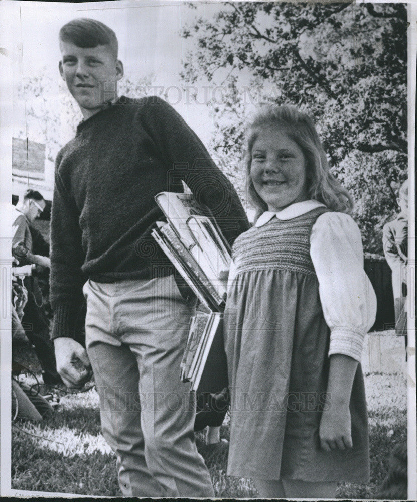 1965 Press Photo Marty Shirra &amp;sister Suzanne after dads spaceflight was scrubed - Historic Images