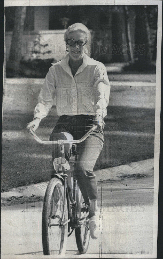 1968 Press Photo Mrs Jo Schirra,wife of Apollo astronaut Walter - Historic Images