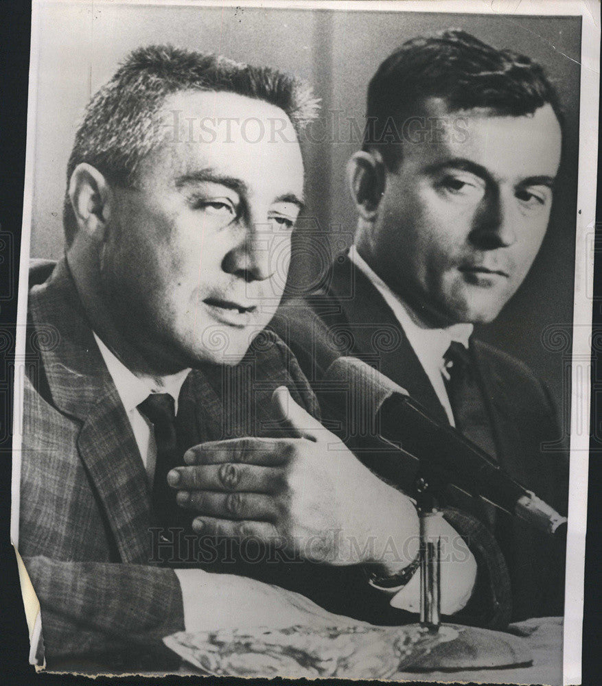 1964 Press Photo Astronaut Lt Comm. John Young and another man - Historic Images