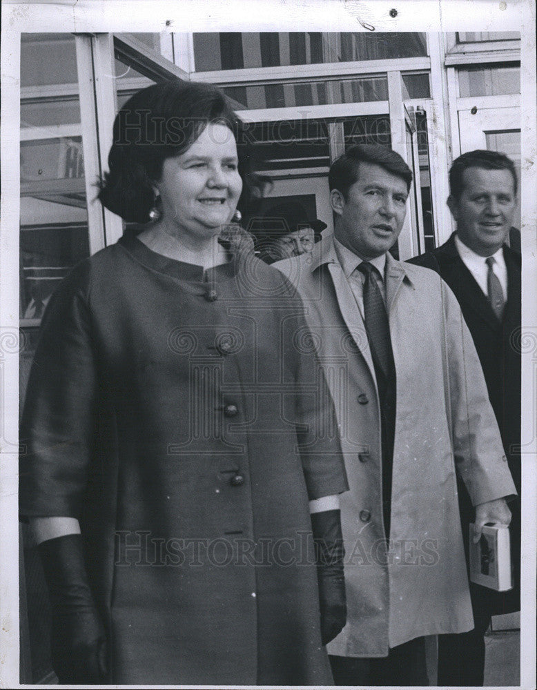 1969 Press Photo Astronaut Walter Shirra and other people - Historic Images