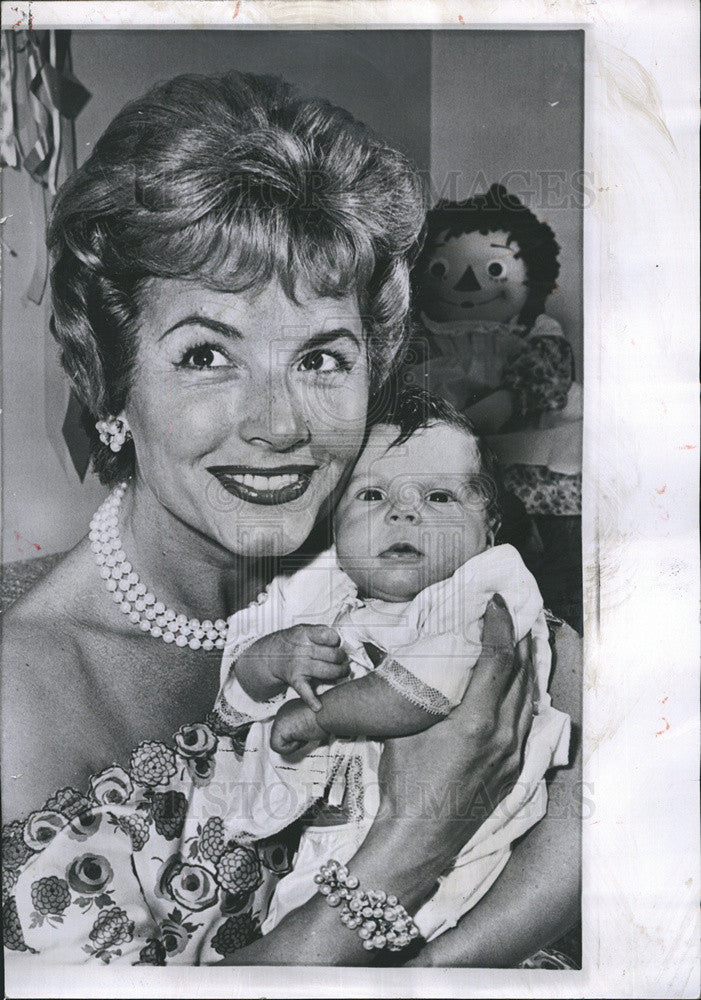 1959 Press Photo Actress Janet Blair and new baby Amanda - Historic Images