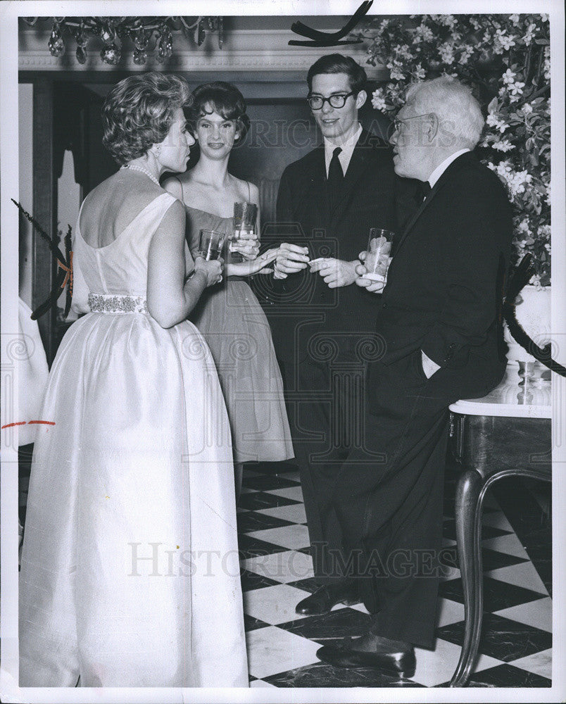 1961 Press Photo Mrs Aaron H Gershenson,Elena Grossi,Frank  Donovan Jr &amp; Sr - Historic Images