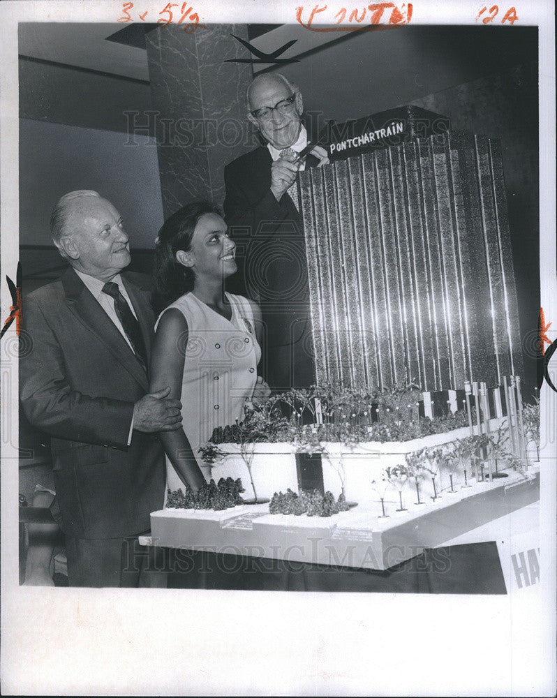 1970 Press Photo Wm Gershenson,Sam Gershenson,Sec Joann Stokosa - Historic Images