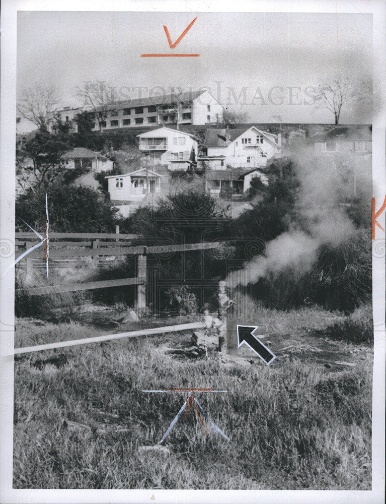 1966 Press Photo Pipe Releasing Geothermal Steam Rotorus New Zealand - Historic Images