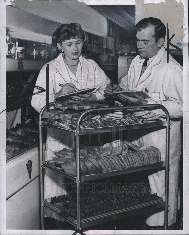 1951 Press Photo Mary Ellen McTigue and Manager George Jones - Historic Images