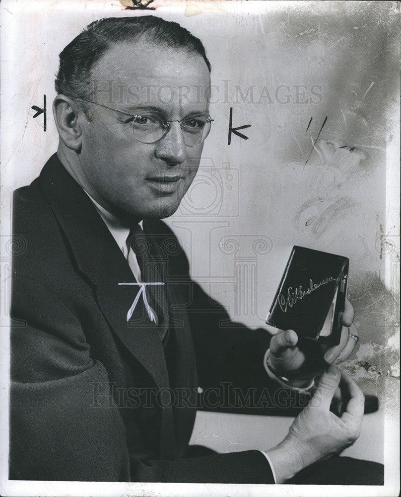 1947 Press Photo Charles H. Gershlnson auto supply dealer - Historic Images