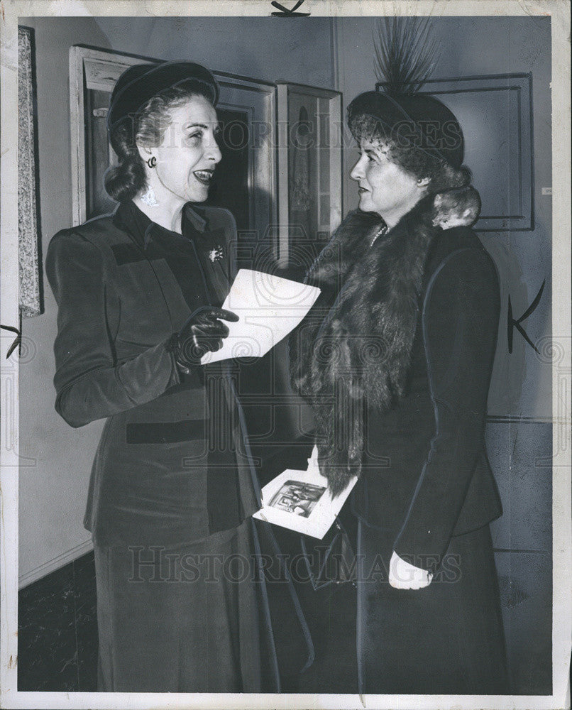 1947 Press Photo Mrs. Alvan Macauley, Jr. and Mrs. Graham John Graham - Historic Images