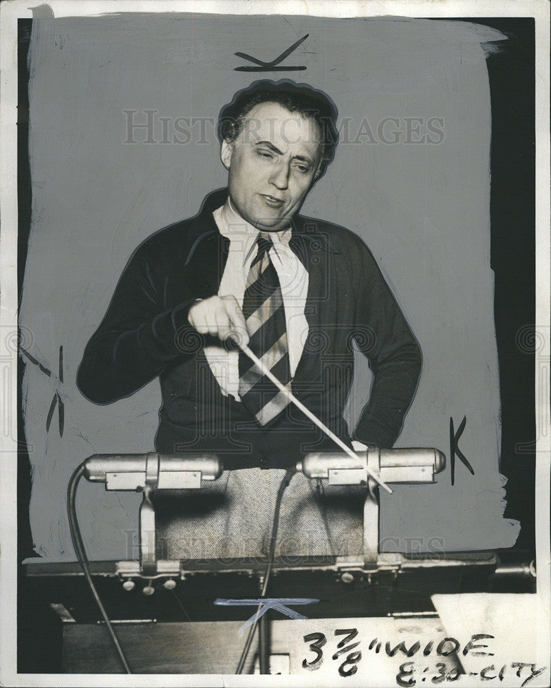 1937 Press Photo Franco Ghione Orchestra Conductor During Rehearsal - Historic Images