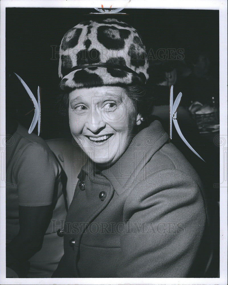 1967 Press Photo Mrs. Harry Gersell/Jaguar Visor Cap - Historic Images