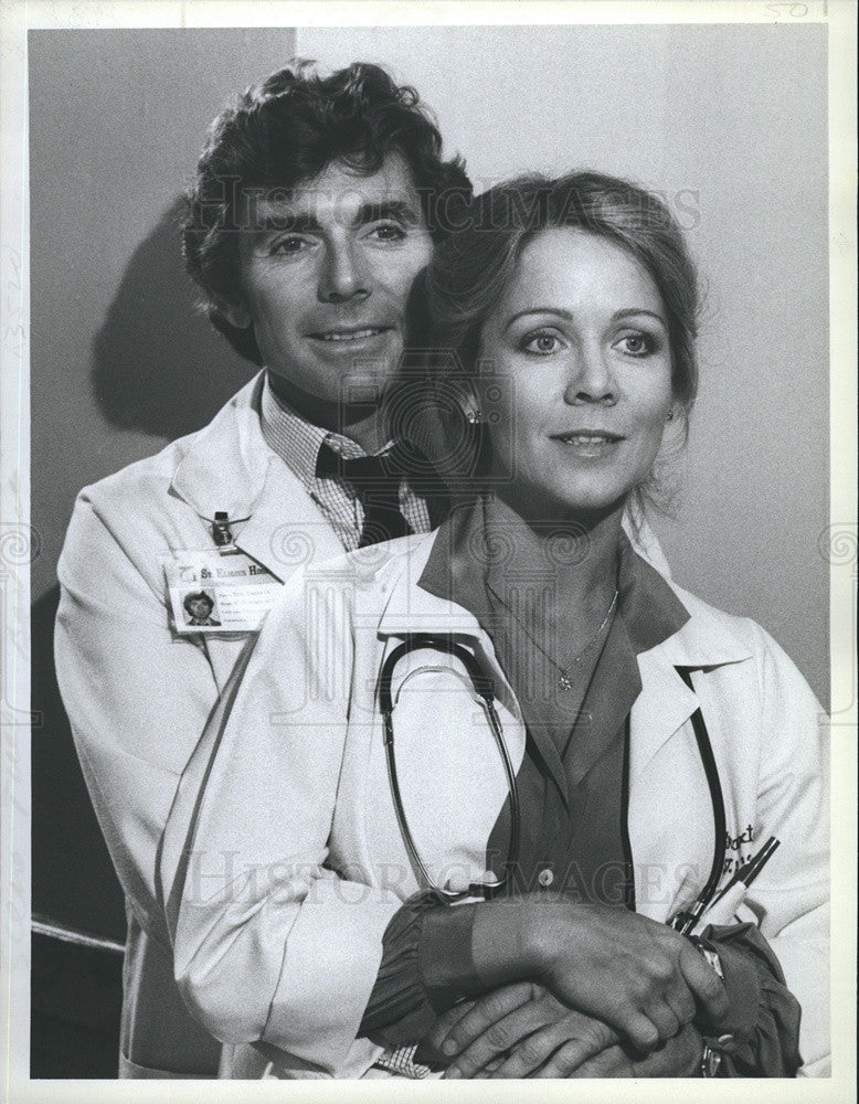 1983 Press Photo David Birney &amp; Dorothy Fielding on &quot;St Elsewhere&quot; - Historic Images