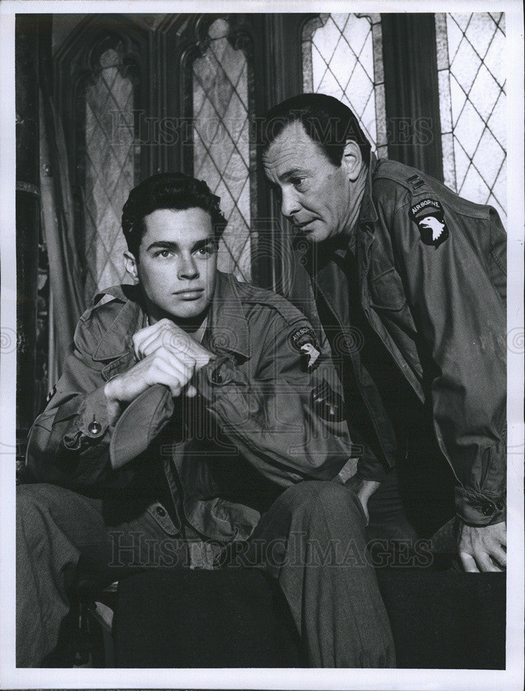 1959 Press Photo Two Men Military Uniforms - Historic Images