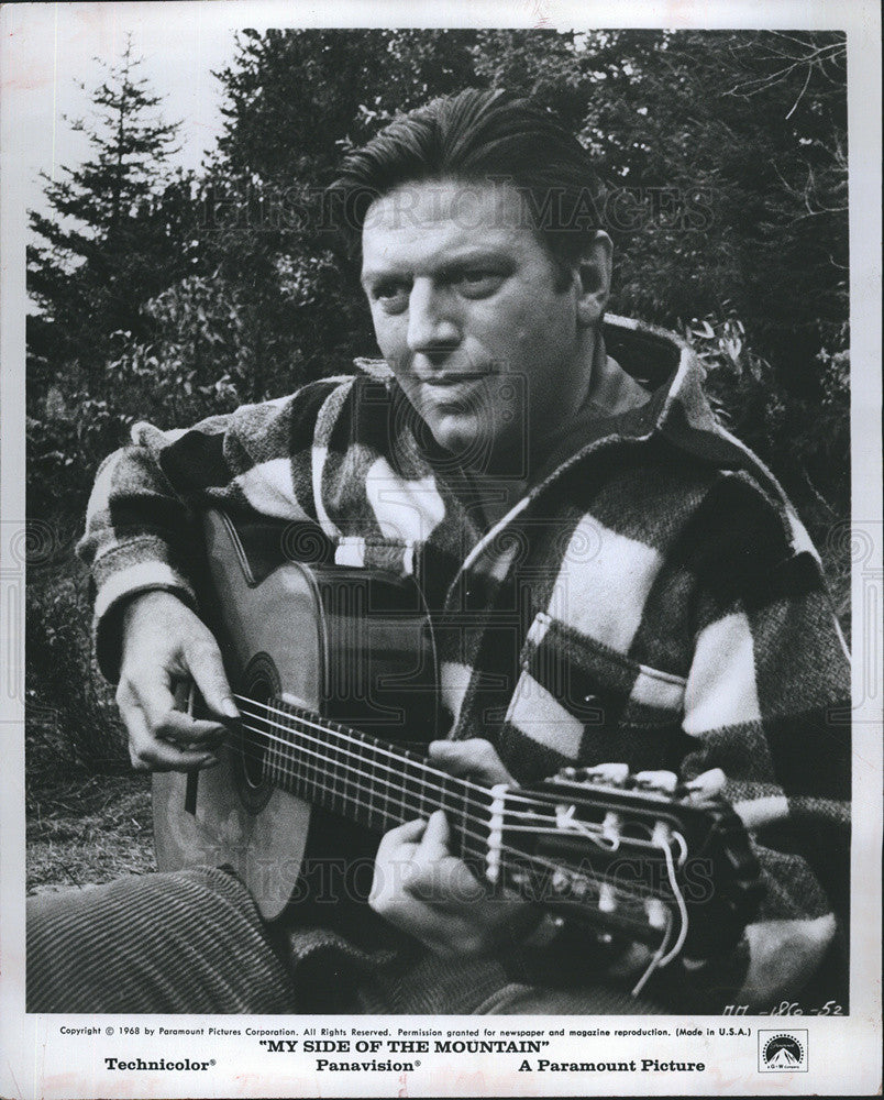 1969 Press Photo Theodore Bikel in &quot;My Side of the Mountain&quot; - Historic Images