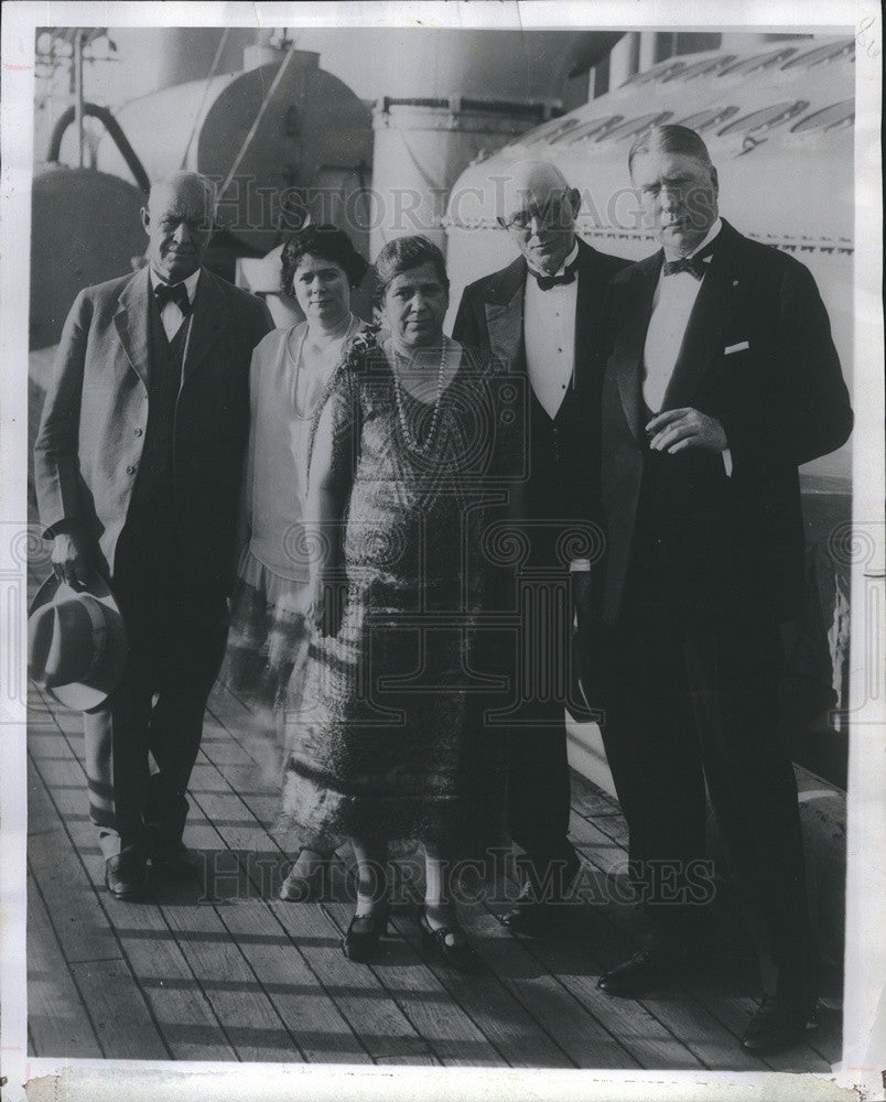 1974 Press Photo HF Alexander Entertains Aboard Ship - Historic Images