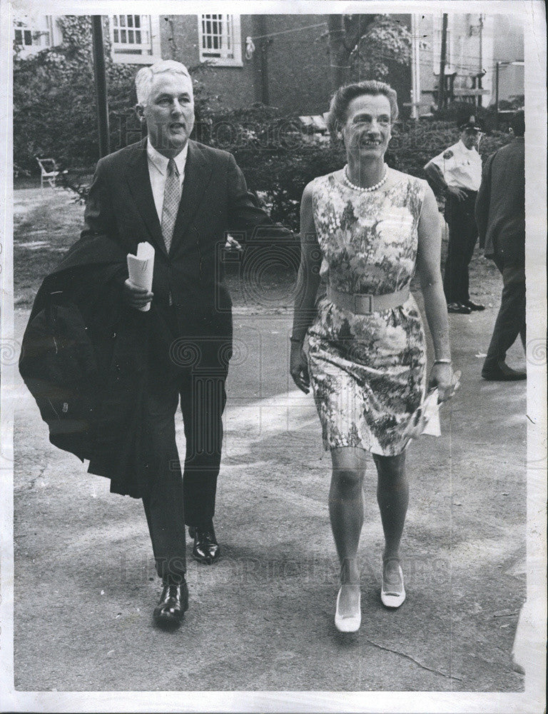 1970 Press Photo Nathan Pusey & Wife Leaving Harvard's Memorial Church - Historic Images