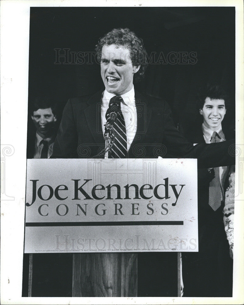 1986 Press Photo Joe P. Kennedy II Campaign Rally Speech Cambridge Massachusetts - Historic Images