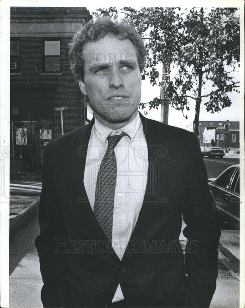 1989 Press Photo Joe Kennedy II, Bristol Lodge Clothing Drive - Historic Images