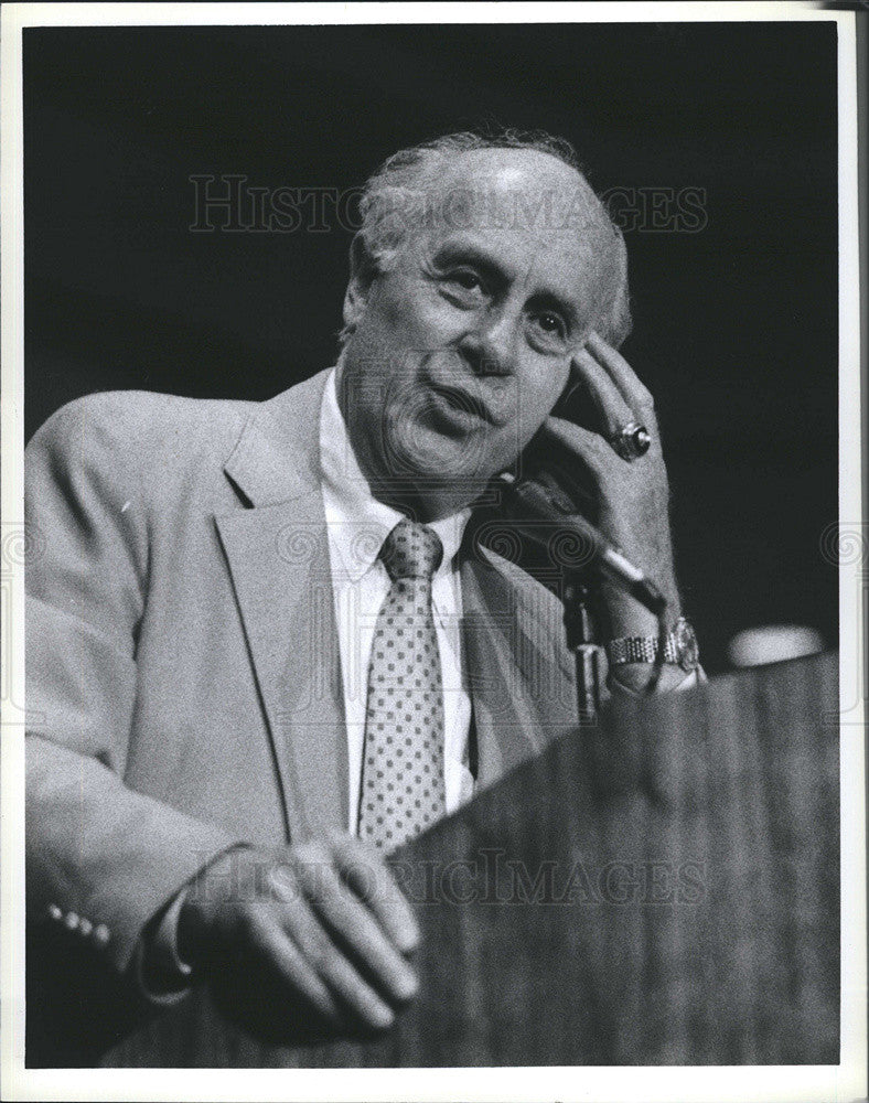 1988 Press Photo Boston Celtics Owner Red Auerbach Press Conference - Historic Images