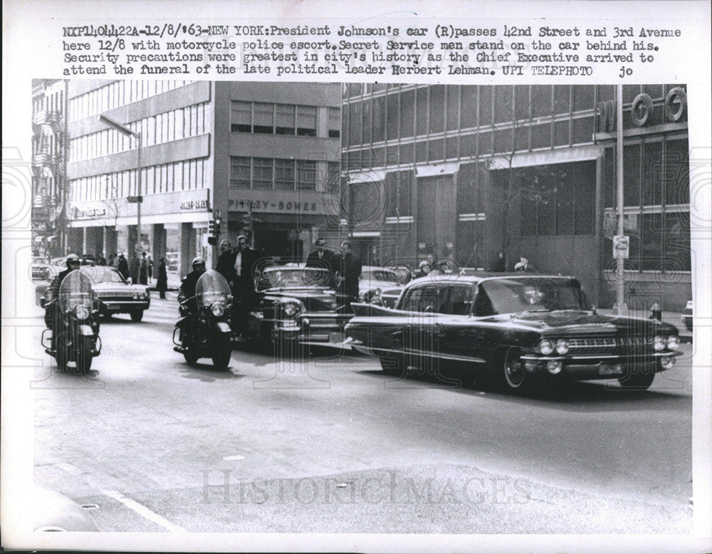 1963 Press Photo Pres. Johnson&#39;s car is escorted though New York - Historic Images