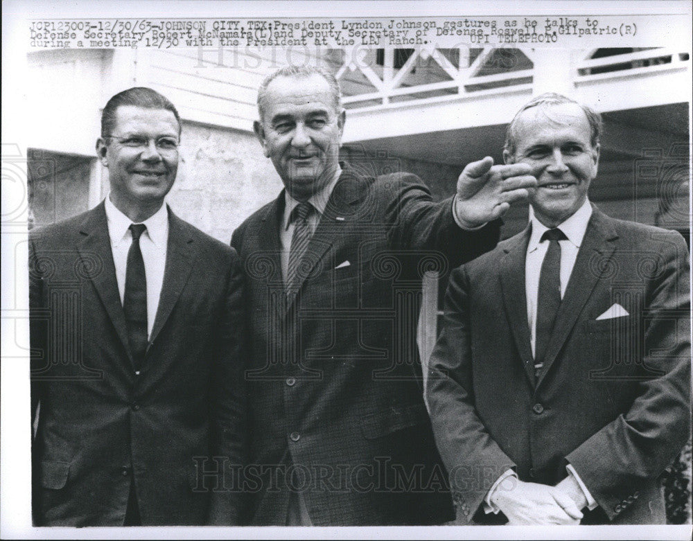 1963 Press Photo President Johnson, Defense Secretary, &amp; Deputy Sec. of Defense - Historic Images