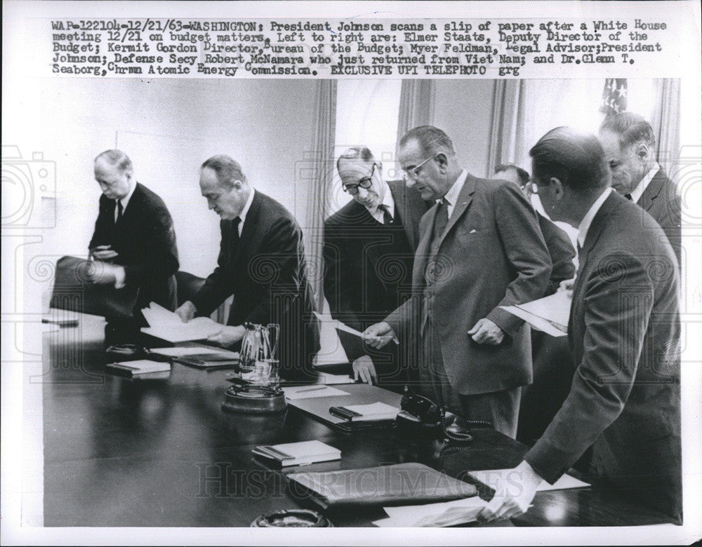 1963 Press Photo Pres. Johnson concludes budget meeting - Historic Images