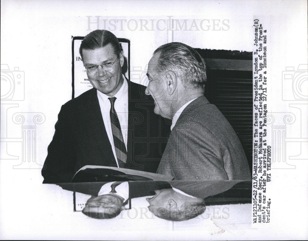 1963 Press Photo Pres.Johnson and Robert Mcnamara are reflected in the top of the President&#39;s car af - Historic Images