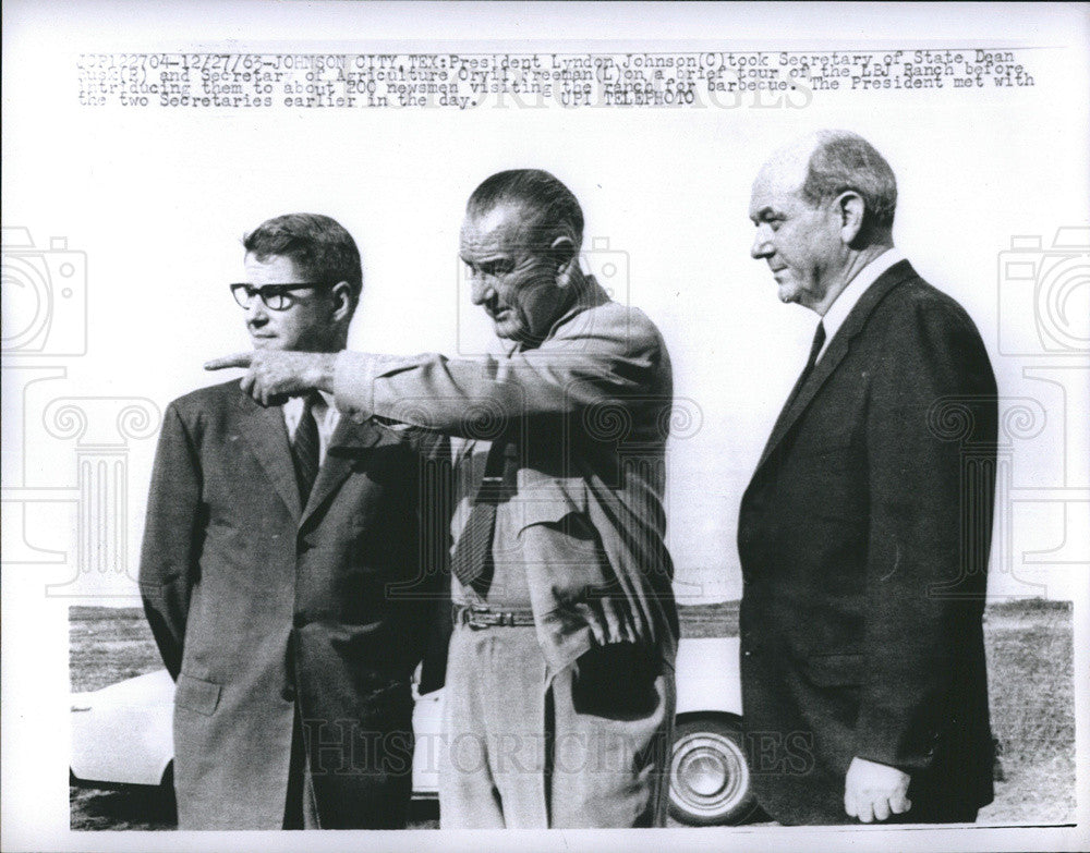 1963 Press Photo President Johnson Giving Tour of LBJ Ranch - Historic Images