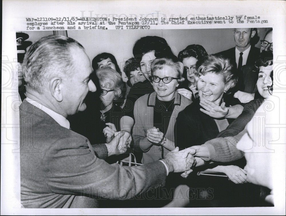 1963 Press Photo  President Johnson greeted by female employees after his arrival at Pentagon. - Historic Images