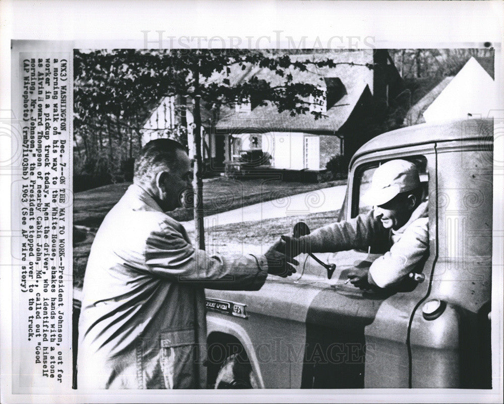 1963 Press Photo Pres Johnson on Morning Walk to White House - Historic Images