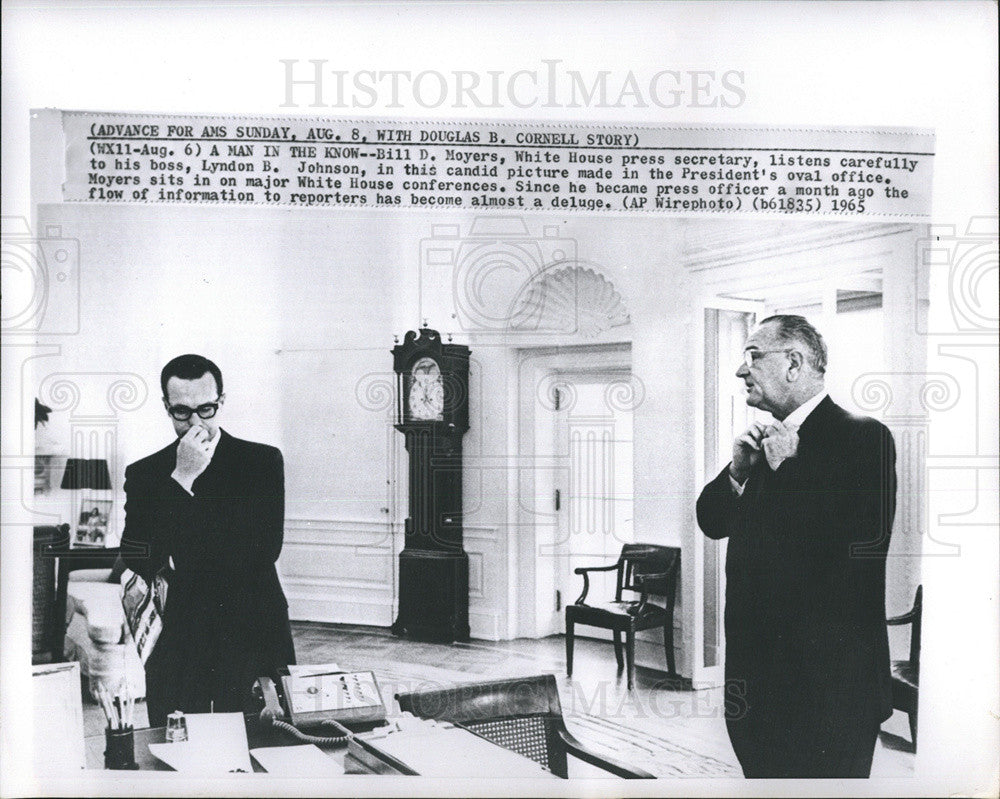 1965 Press Photo White House Press Secretary Listens to Pres Johnson - Historic Images