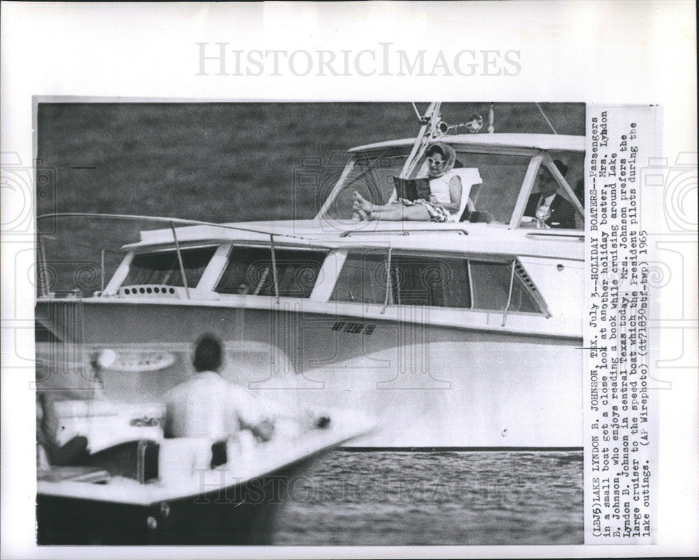 1965 Press Photo Johnson Enjoys his Boat - Historic Images