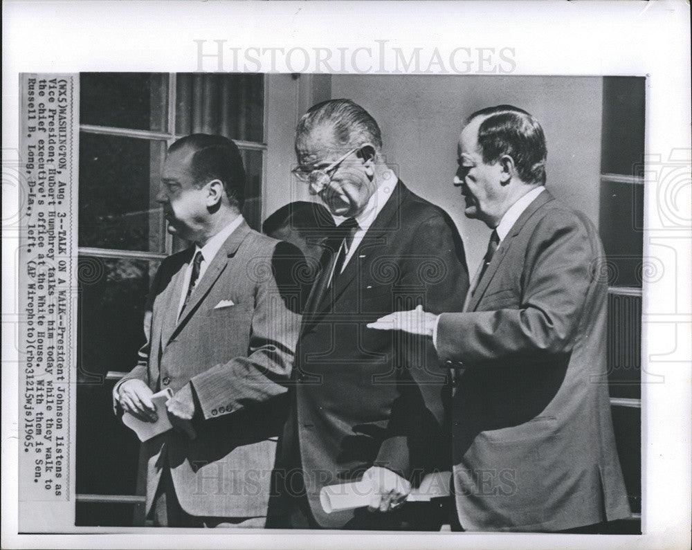 1965 Press Photo Pres Johnson on a Walk - Historic Images