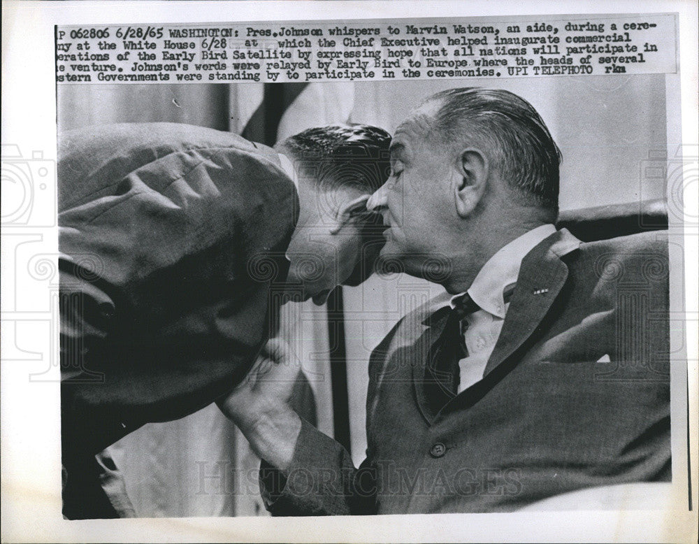 1965 Press Photo Pres Johnson Whispers to Marvin Watson - Historic Images