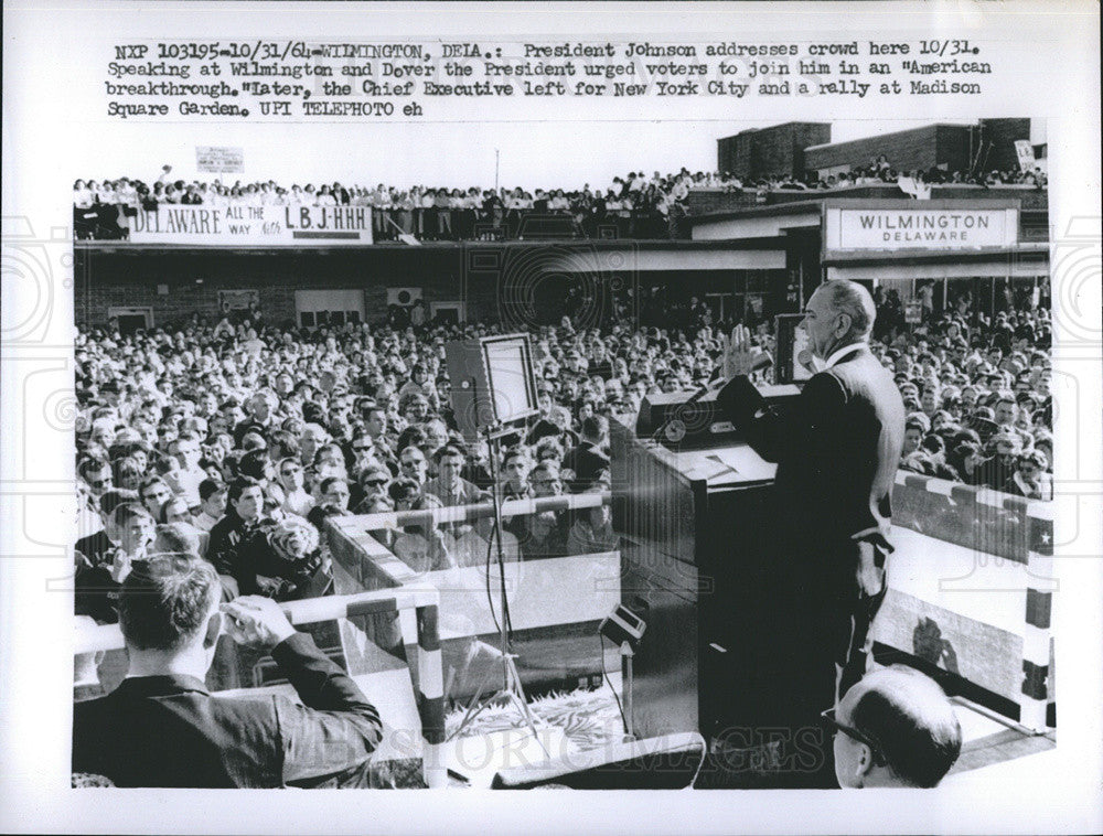 1964 Press Photo Pres Johnson Addresses Crowd - Historic Images