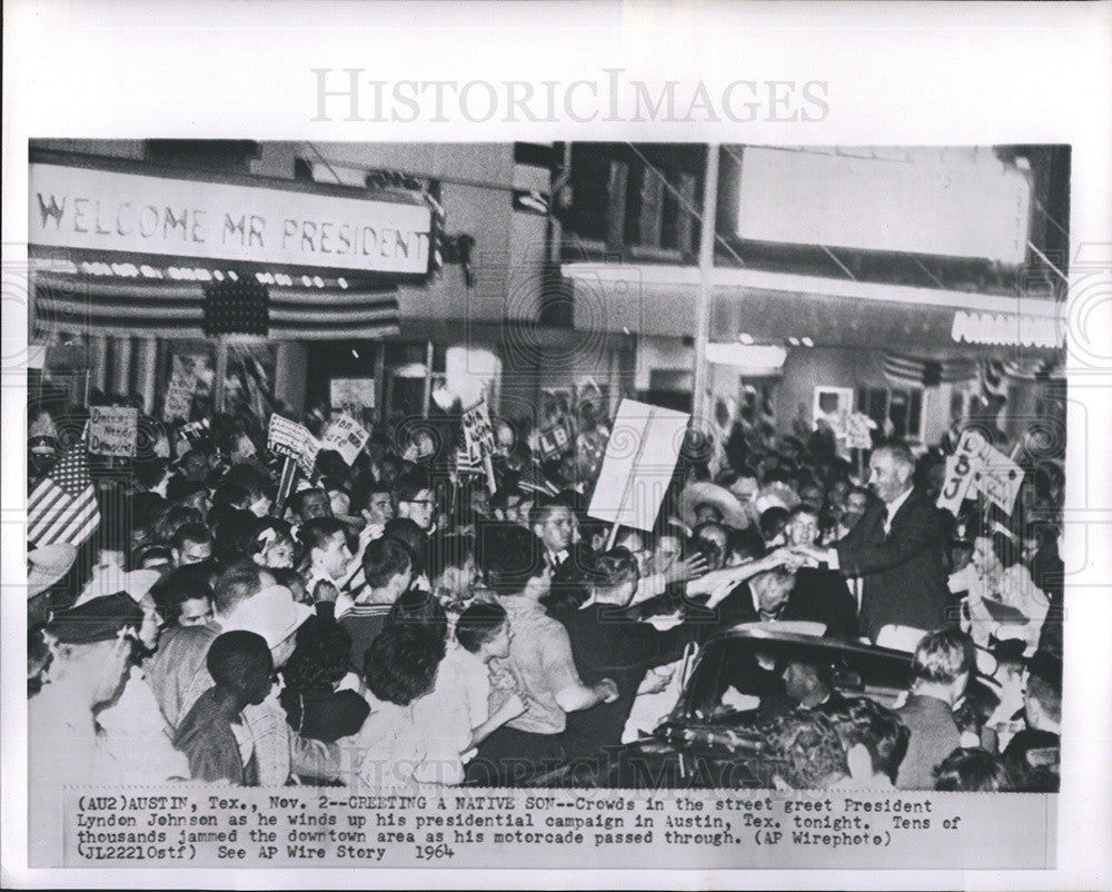 1964 Press Photo Crowds Greet Pres. Johnson at Start of Campaign in Austin - Historic Images