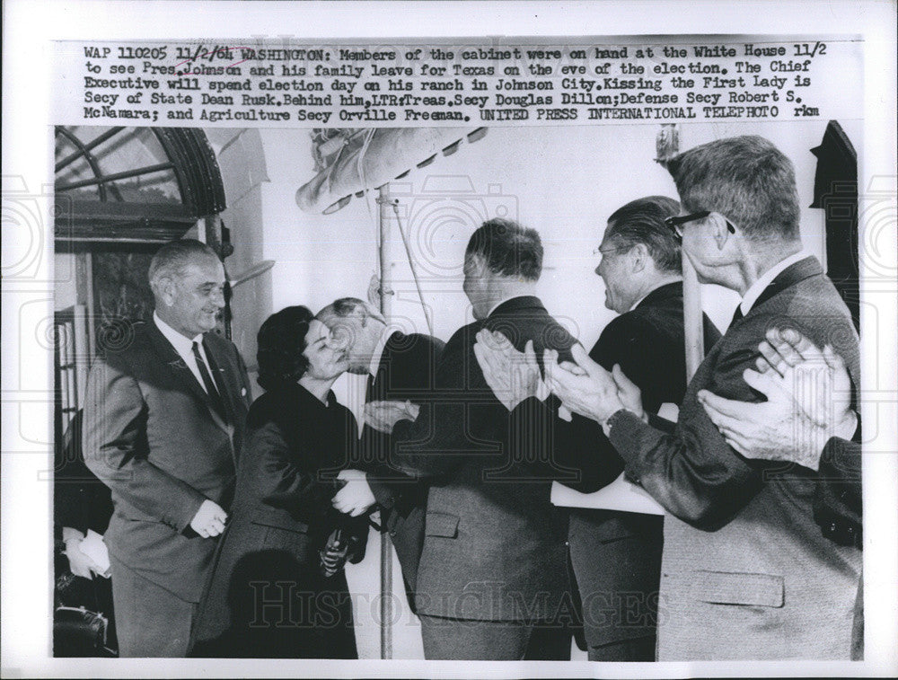 1964 Press Photo Cabinet Bids Pres. LBJ and Wife Farewell as they Head for Texas - Historic Images