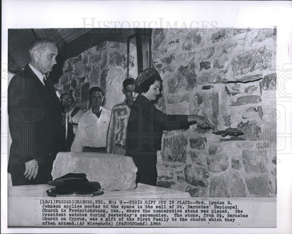 1964 Press Photo Mrs. Johnson at St.Barnabas Espicopal Church in Fredericksburg. - Historic Images