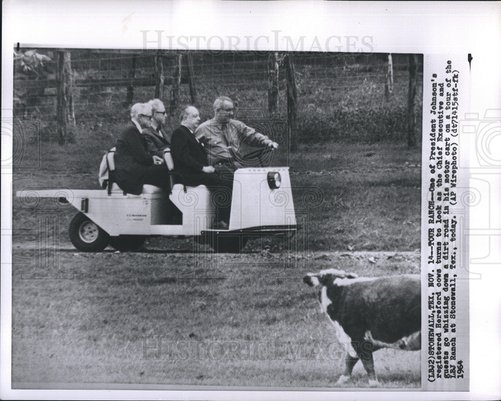 1964 Press Photo Pres.Johnson at LBJ Ranch at  Stonewall Texas. - Historic Images