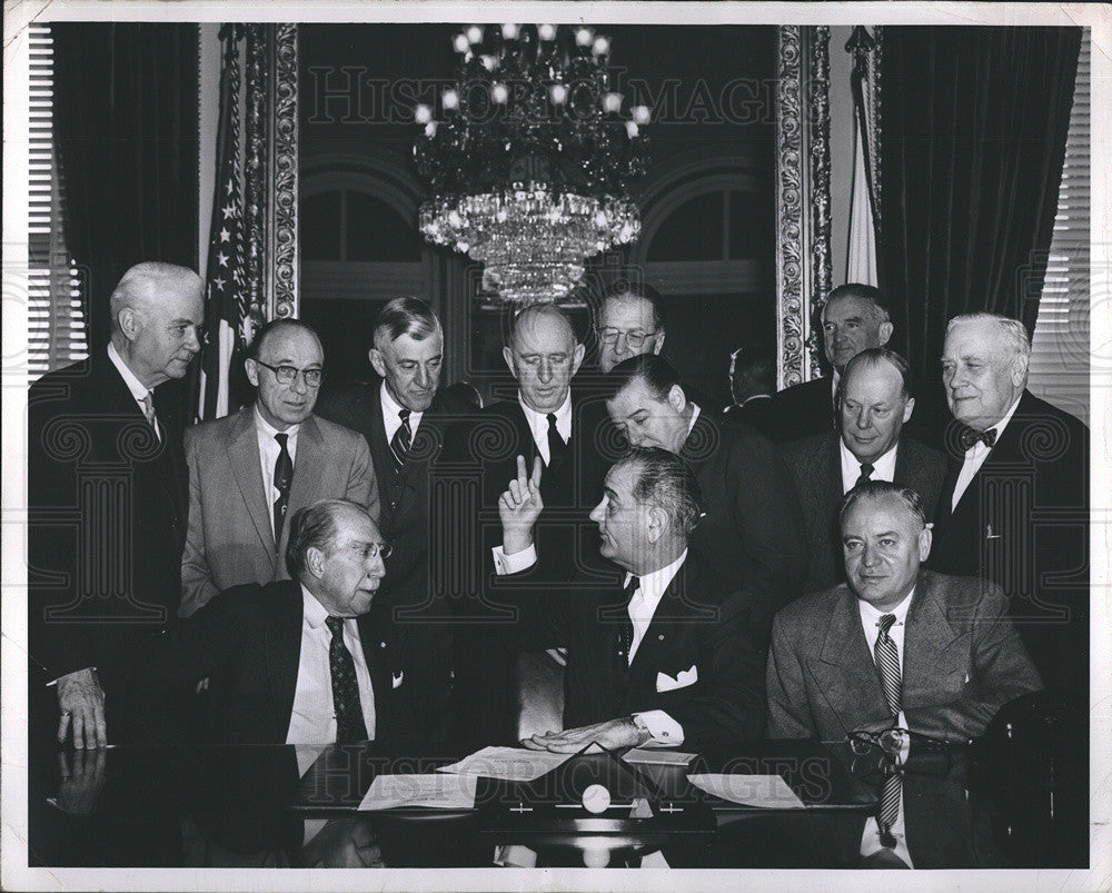 1958 Press Photo Sen. Lyndon B. Johnson, Senators Theodore Green, John Bricker - Historic Images