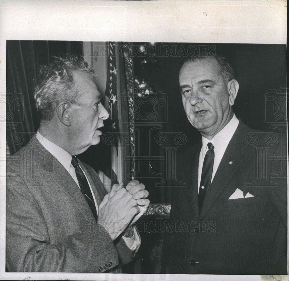 1959 Press Photo Lyndon Johnson and Everett Dirksen meet for a discussion preceding the vote on fili - Historic Images