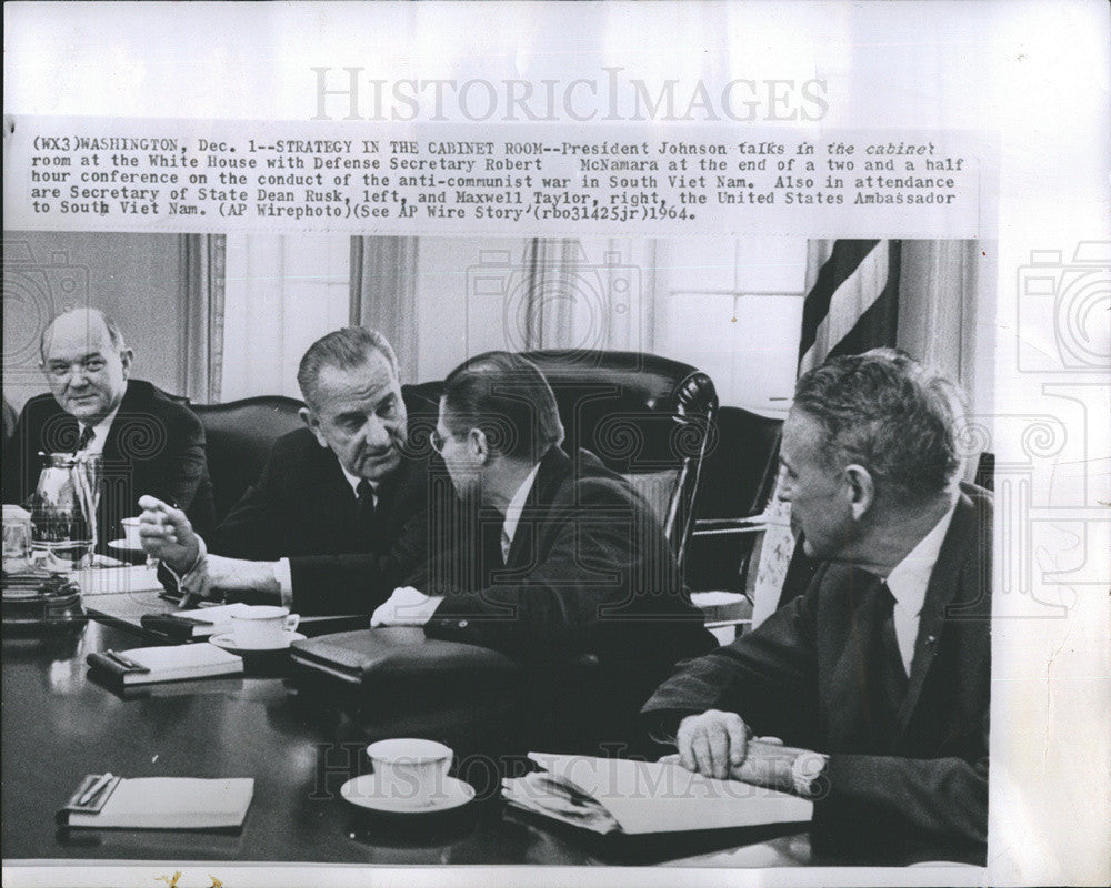 1964 Press Photo Pres.Johnson with members of his Cabinet at White House. - Historic Images