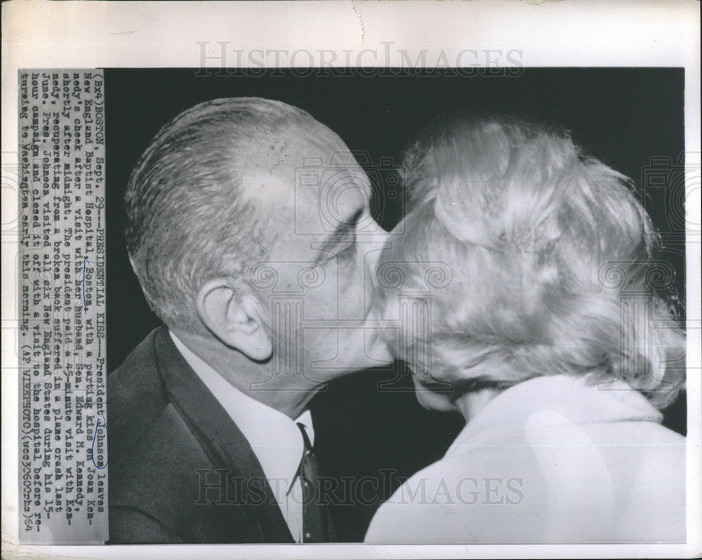 1964 Press Photo President Lyndon B. Johnson Kiss Joan Kennedy - Historic Images