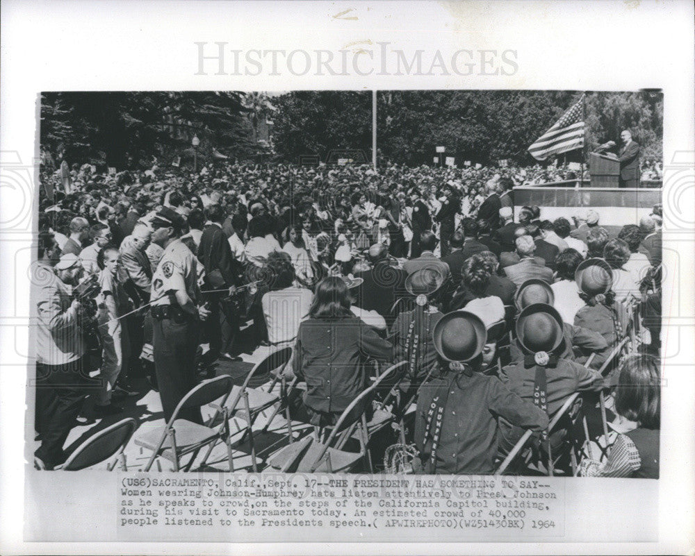 1964 Press Photo President Lyndon B. Johnson California Capitol Building Crowd - Historic Images