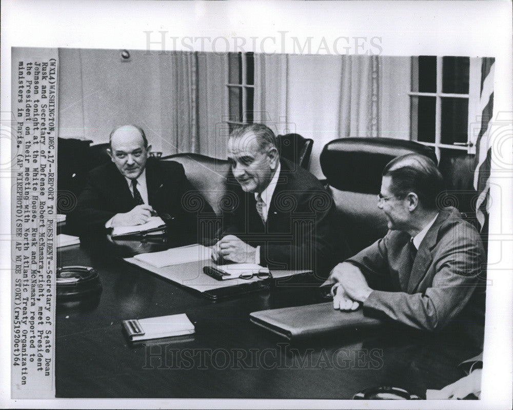 1964 Press Photo Dean Ruck and Robert Mcnamara meet President Johnson at the White house. - Historic Images