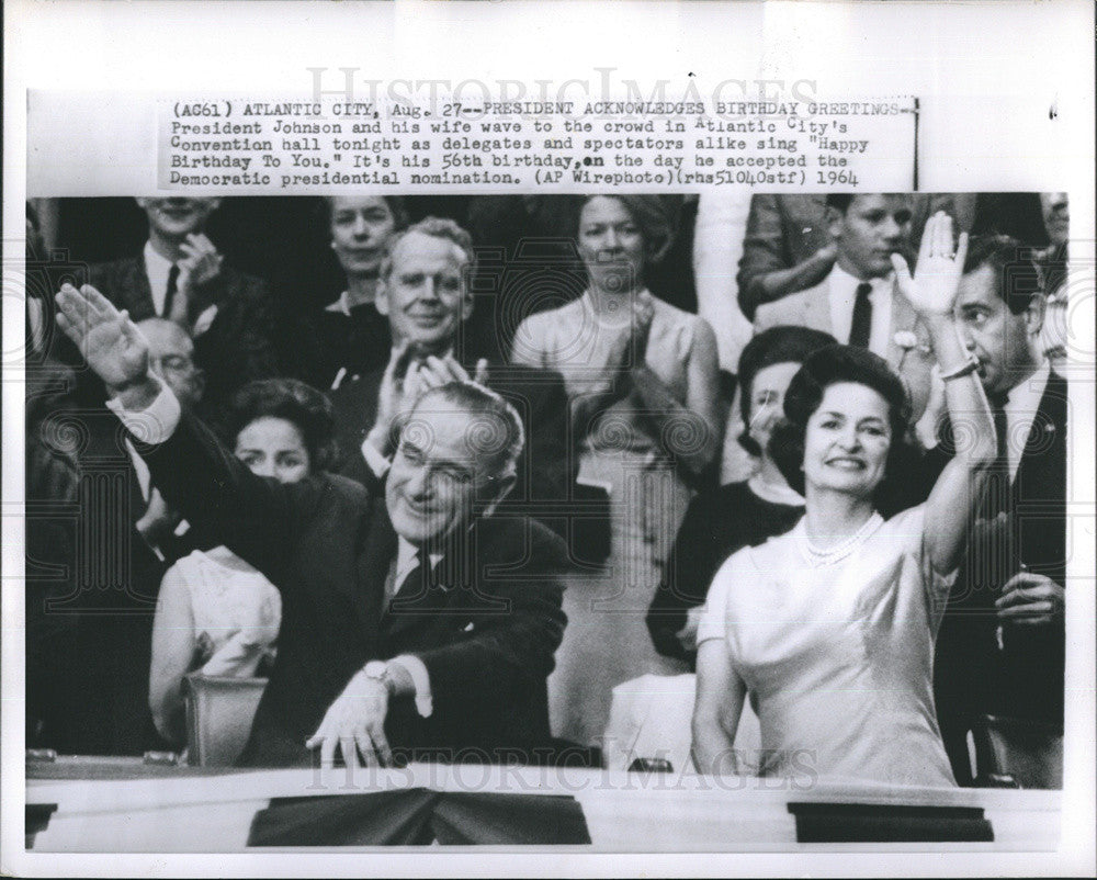 1964 Press Photo President Johnson and his wife wave to the crowd of Atlantic City - Historic Images