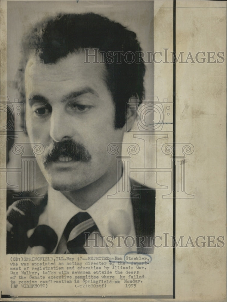 1975 Press Photo Ron Stackler, Director of the Dept.of Registration & Education - Historic Images