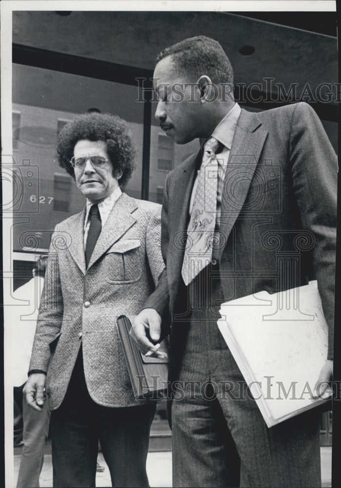 1972 Press Photo Aldus Mitchell and Fitzpatrick leave court - Historic Images