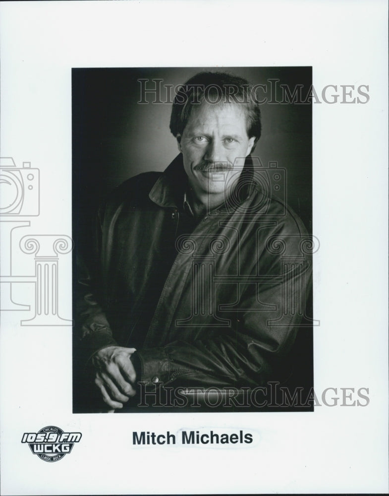 1990 Press Photo Chicago Rock And Roll Radio Disc Jockey, Mitch Michaels - Historic Images