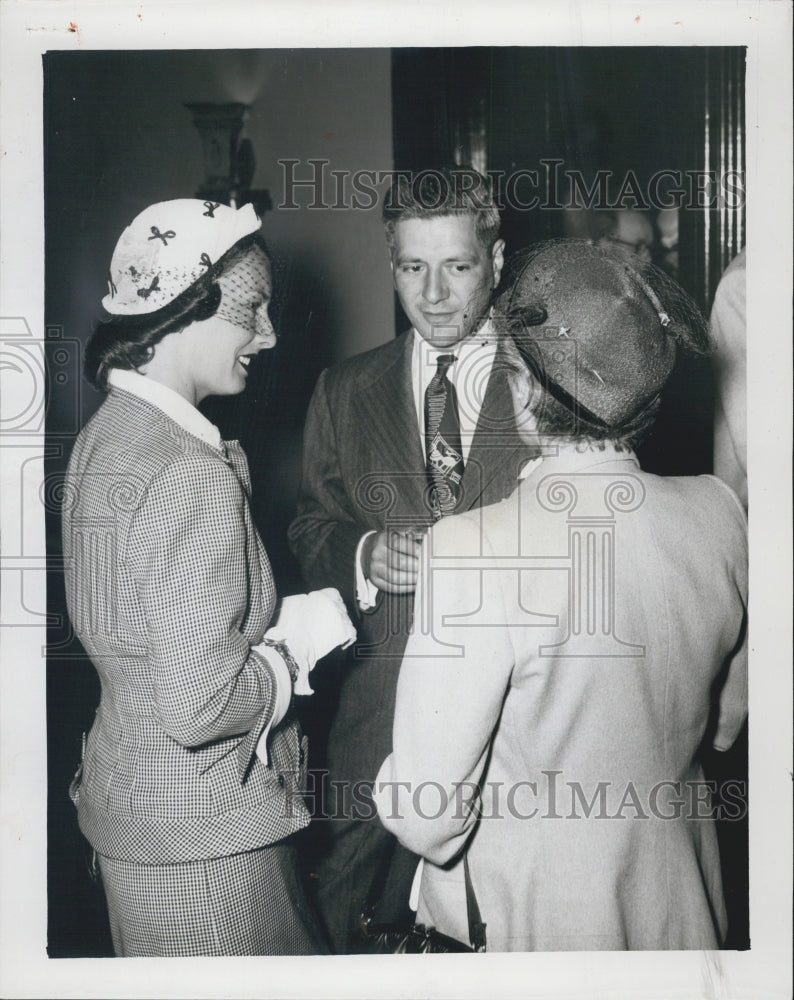 1951 Mr. And Mrs. Ralph Michaels And Mrs. Richard Kuhns At Lunch - Historic Images