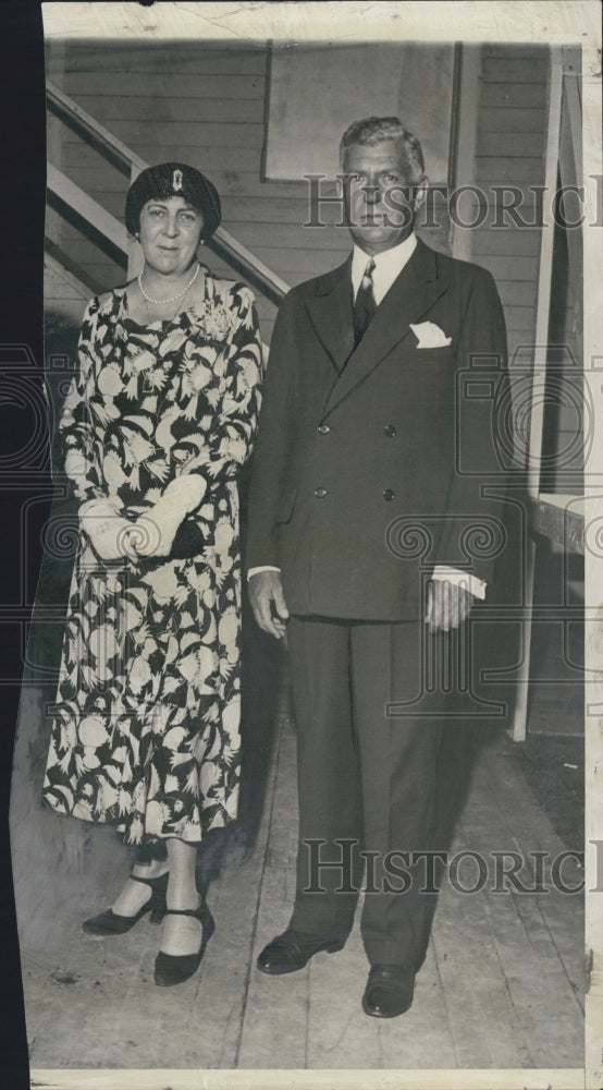 1931 Mrs. Charles E. Mitchell and conductor William Hoogstraten - Historic Images